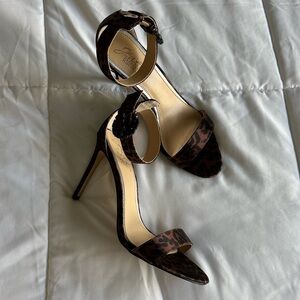 Jewel Badgley
Mischka